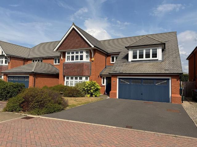 5 bedroom detached house for sale