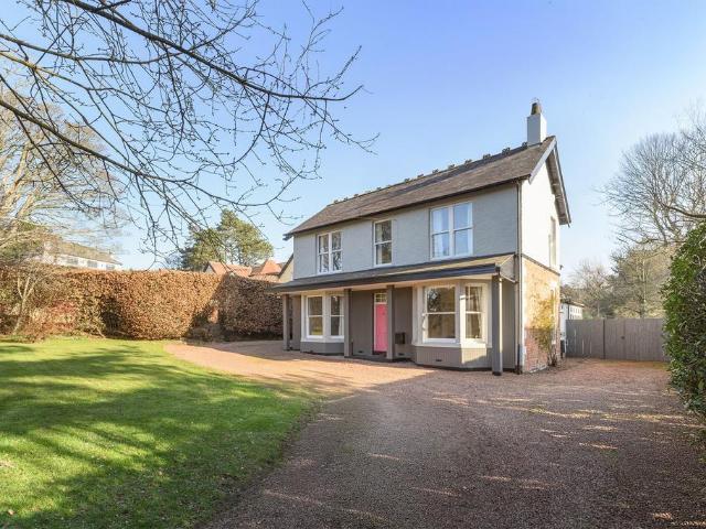 5 bedroom detached house for sale