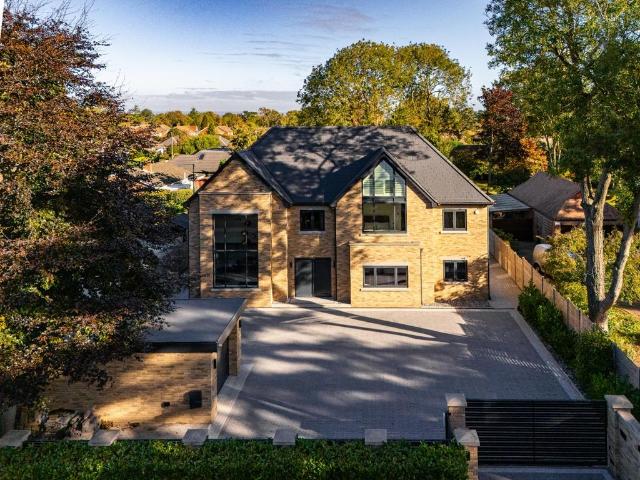5 bedroom detached house for sale