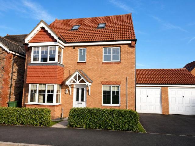 5 bedroom detached house for sale