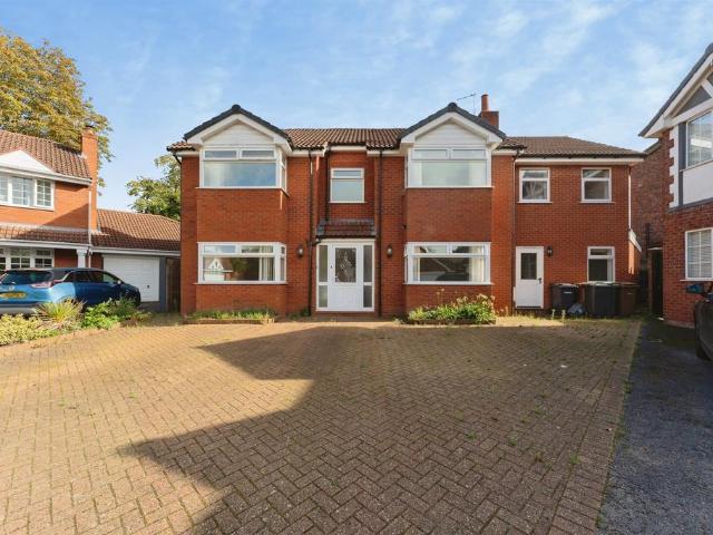5 bedroom detached house for sale