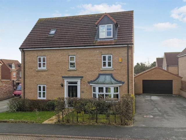 5 bedroom detached house for sale