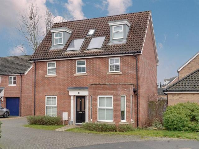 5 bedroom detached house for sale