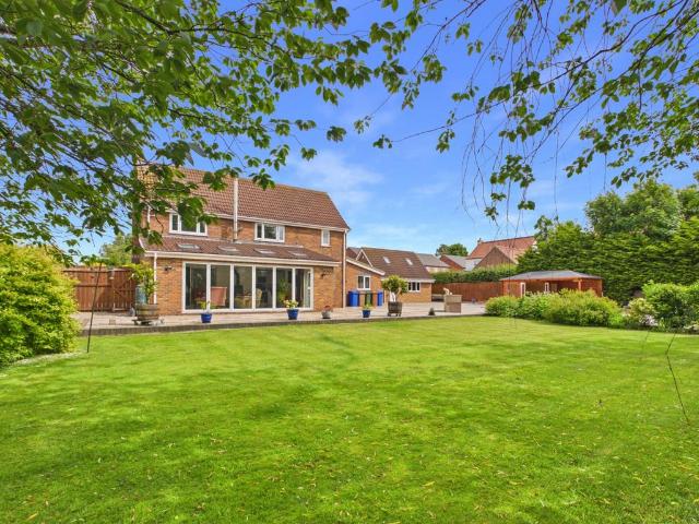 5 bedroom detached house for sale
