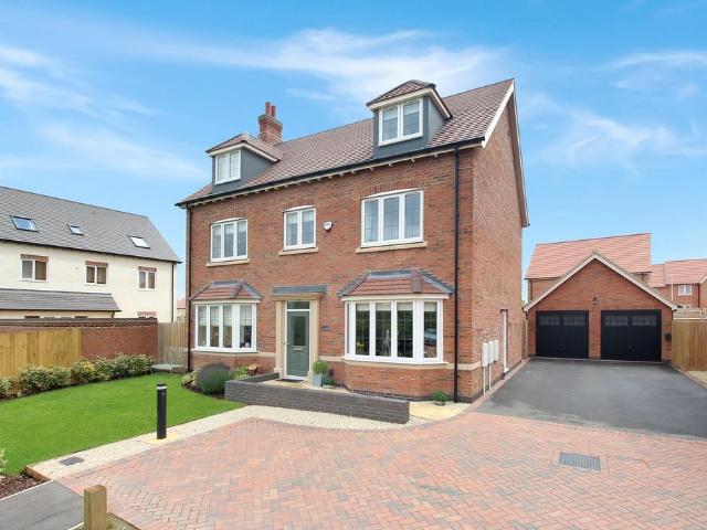 5 bedroom detached house for sale