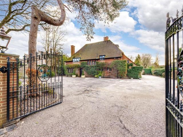 5 bedroom detached house for sale