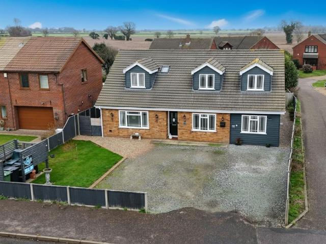 5 bedroom detached house for sale