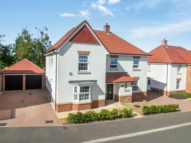 5 bedroom detached house for sale