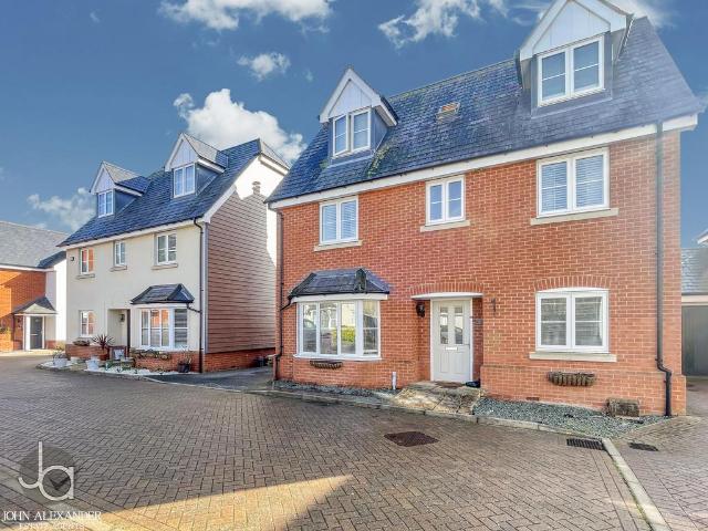 5 bedroom detached house for sale