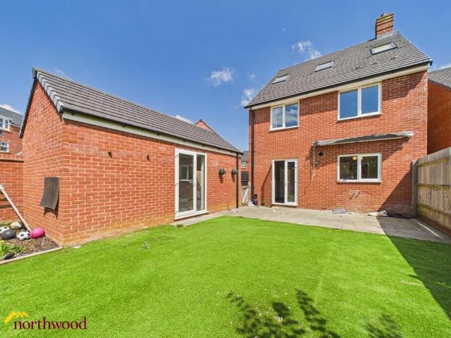 5 bedroom detached house for sale