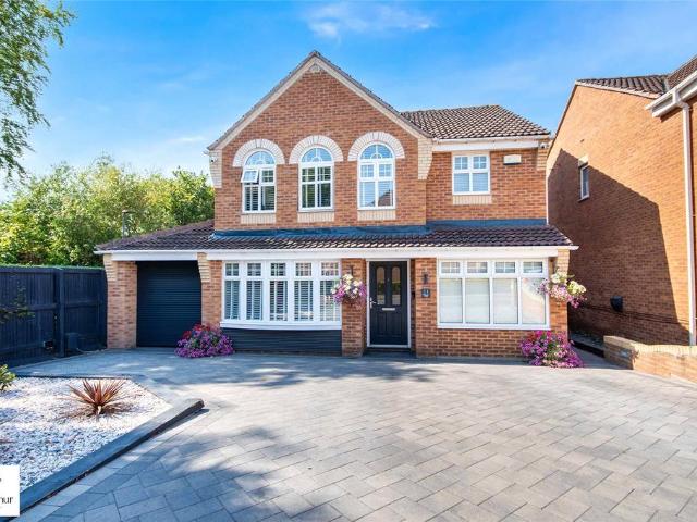 5 bedroom detached house for sale