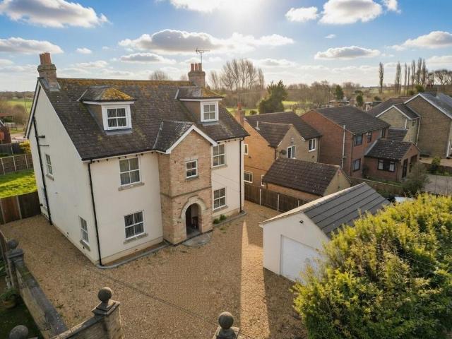 5 bedroom detached house for sale
