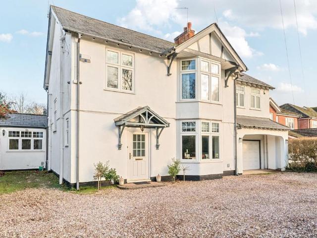 5 bedroom detached house for sale
