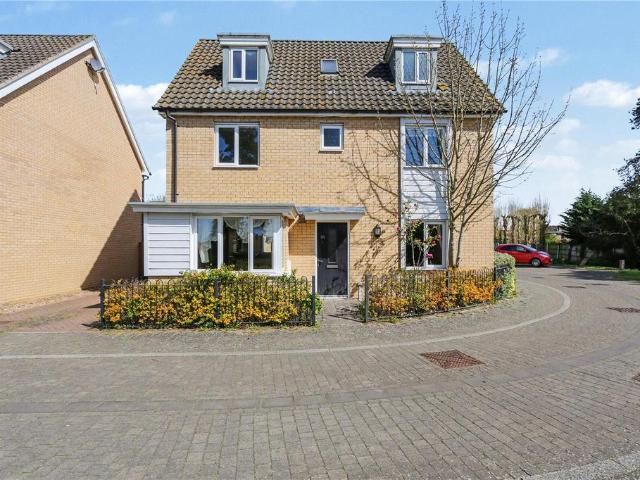 5 bedroom detached house for sale