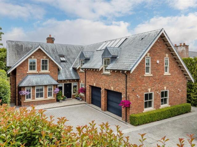 5 bedroom detached house for sale