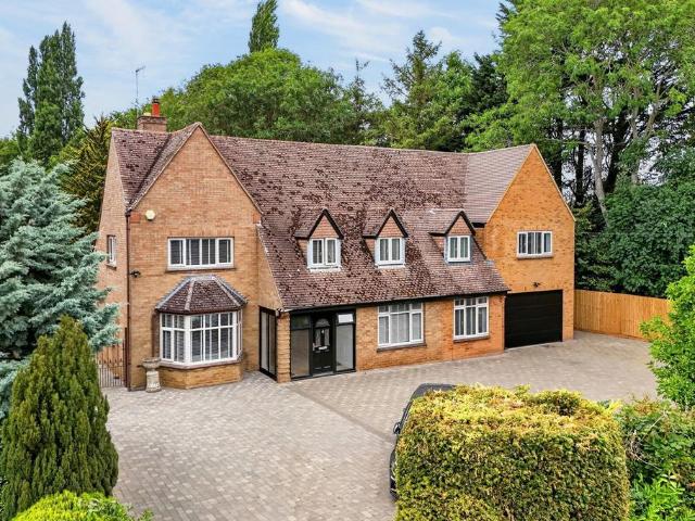 5 bedroom detached house for sale