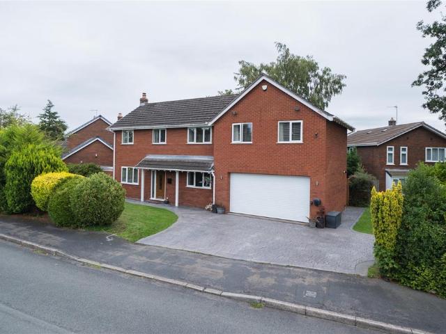 5 bedroom detached house for sale