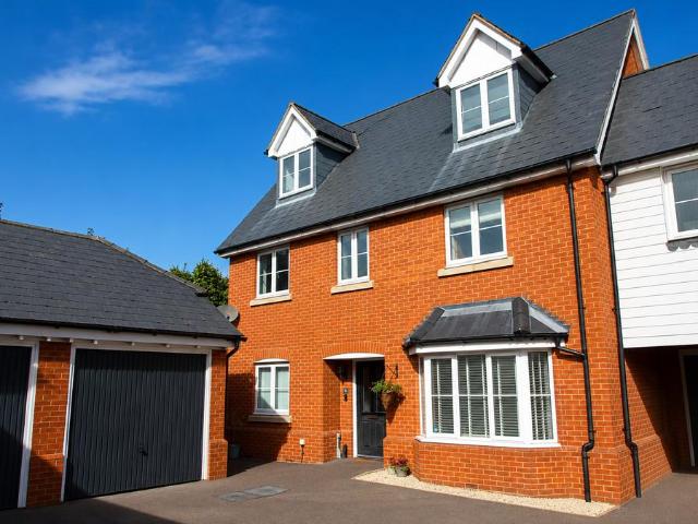 5 bedroom detached house for sale