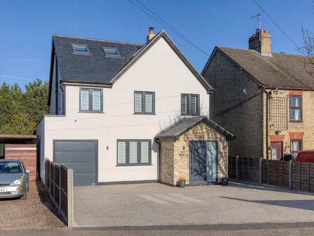 5 bedroom detached house for sale