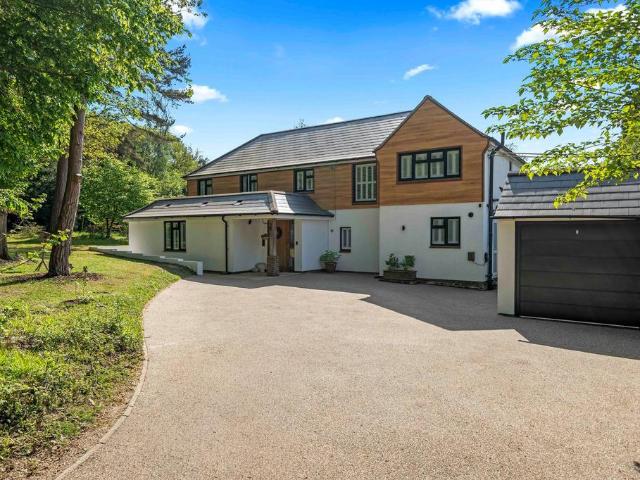 5 bedroom detached house for sale
