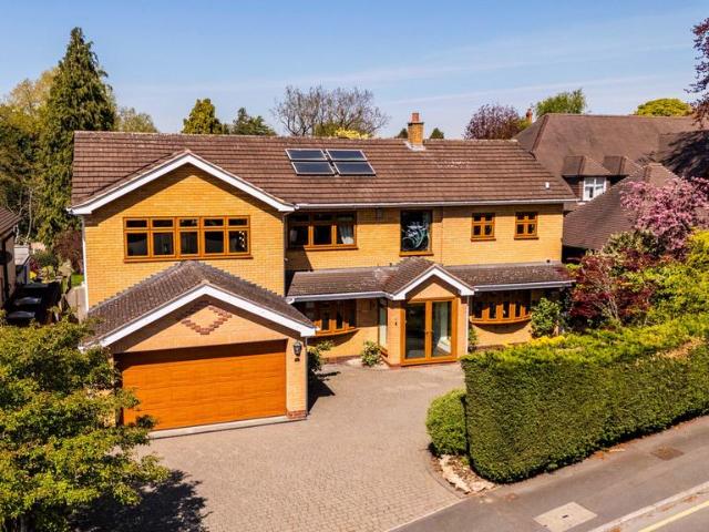 5 bedroom detached house for sale
