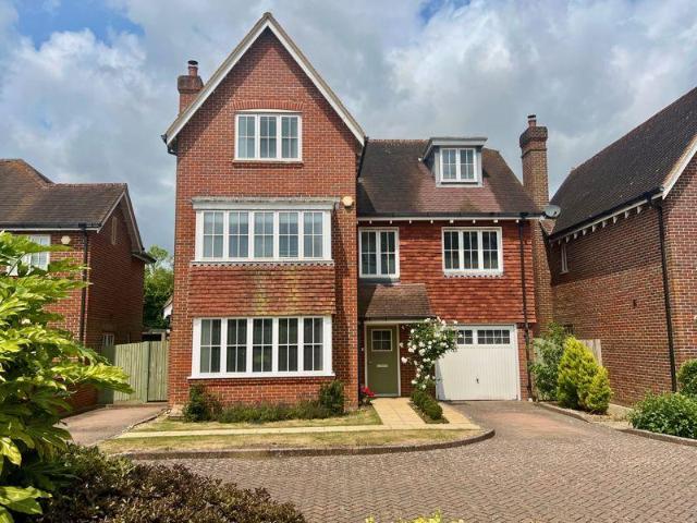6 bedroom detached house for sale