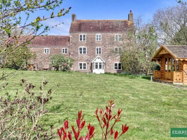5 bedroom detached house for sale