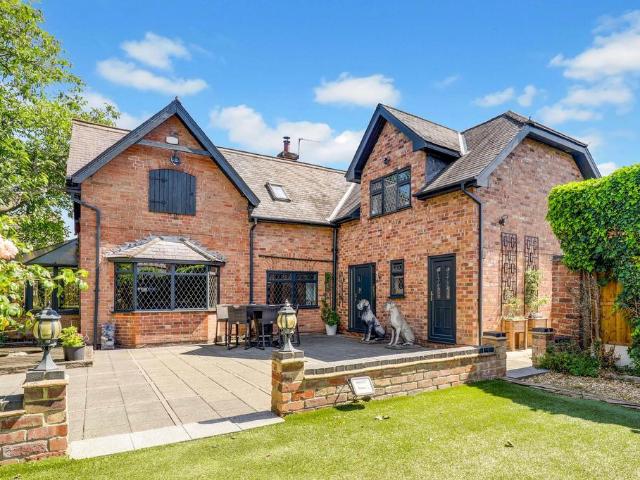 5 bedroom detached house for sale