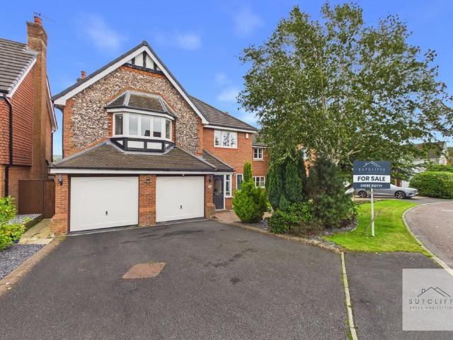 5 bedroom detached house for sale