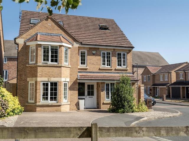 5 bedroom detached house for sale
