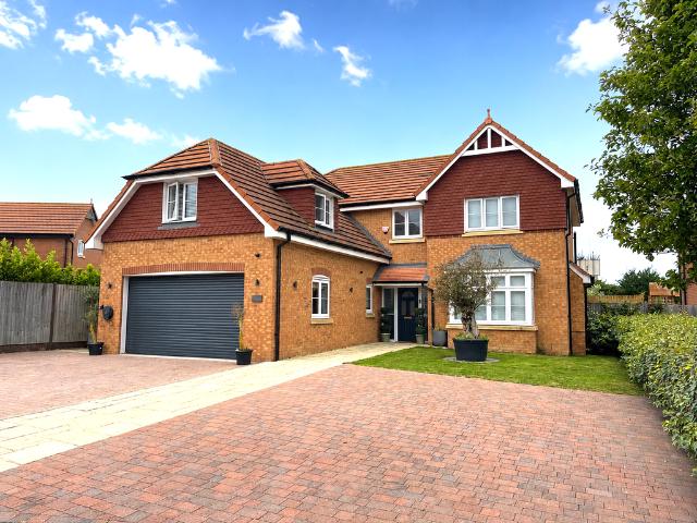 5 bedroom detached house for sale