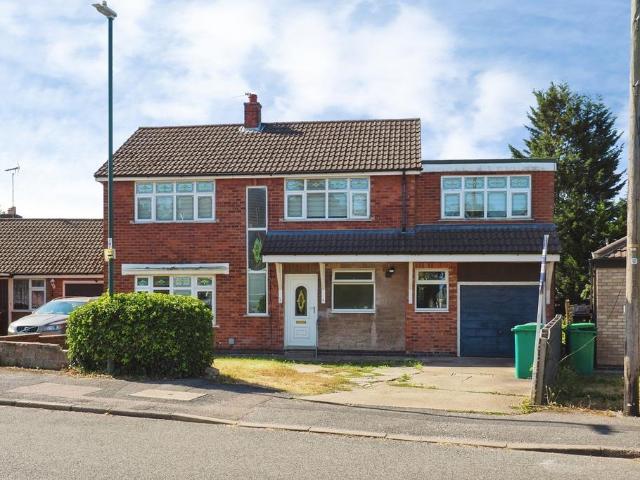 5 bedroom detached house for sale