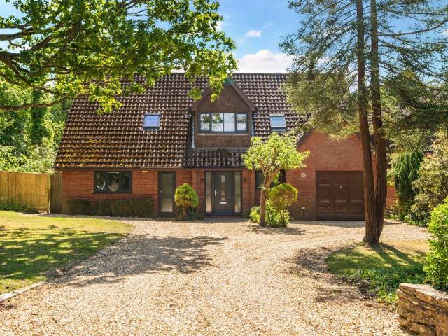 5 bedroom detached house for sale