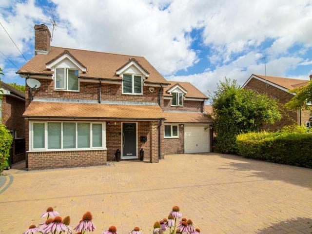5 bedroom detached house for sale