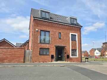 5 bedroom detached house for sale