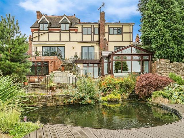 5 bedroom detached house for sale