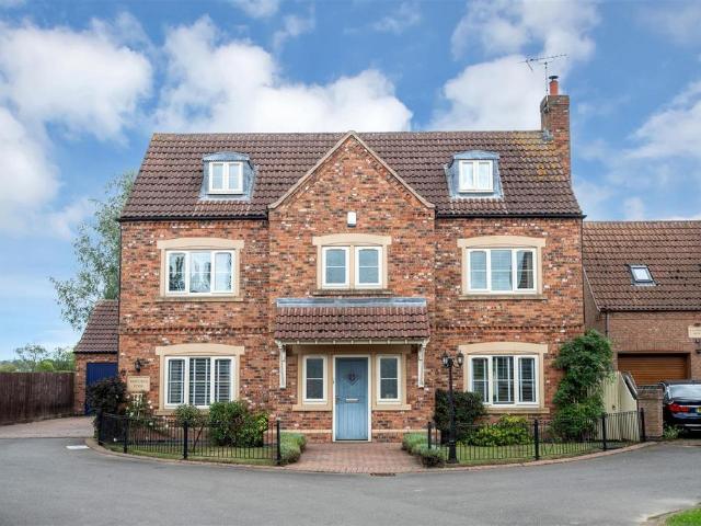 5 bedroom detached house for sale