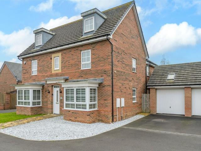 5 bedroom detached house for sale