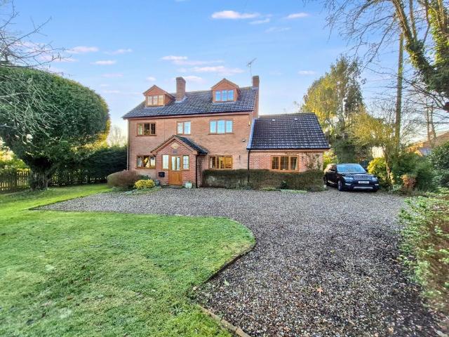 5 bedroom detached house for sale