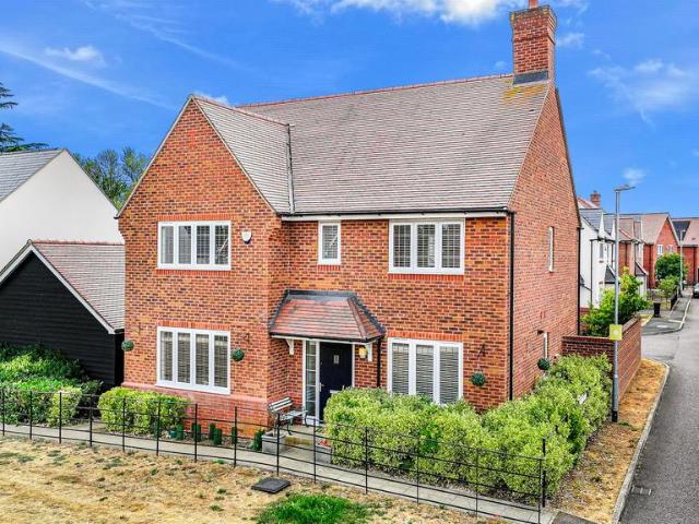 5 bedroom detached house for sale