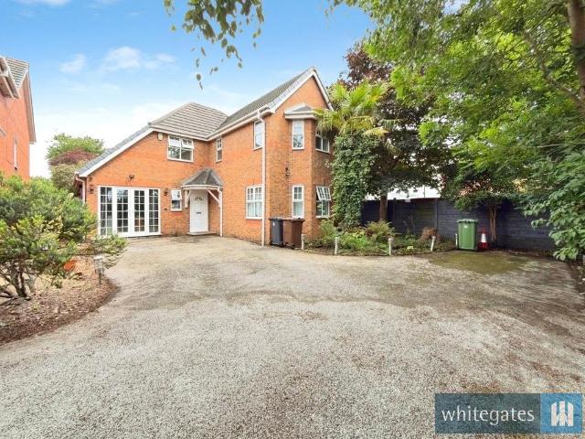5 bedroom detached house for sale