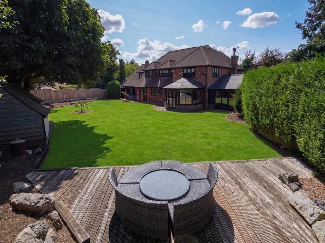 5 bedroom detached house for sale