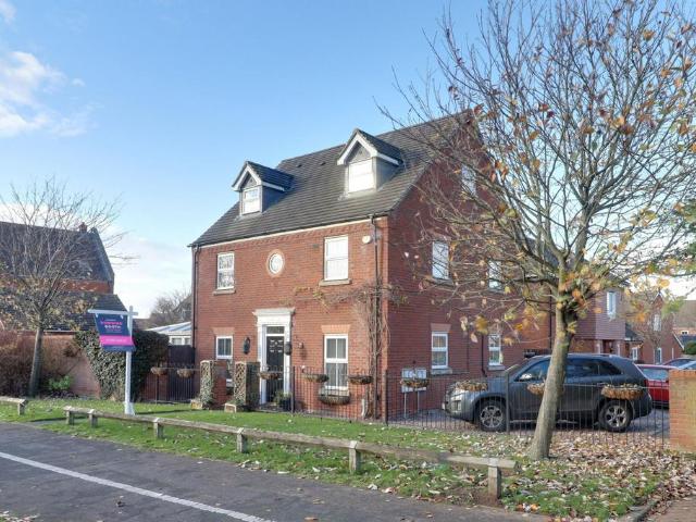 5 bedroom detached house for sale