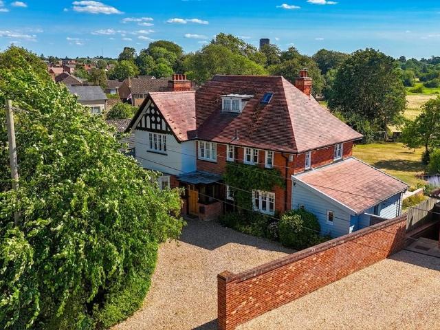 5 bedroom detached house for sale