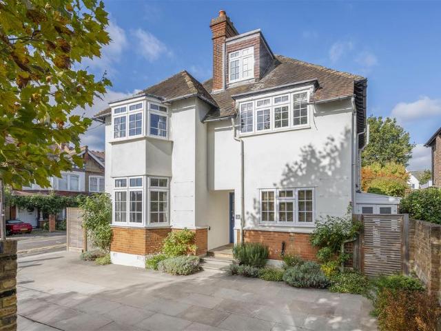5 bedroom detached house for sale