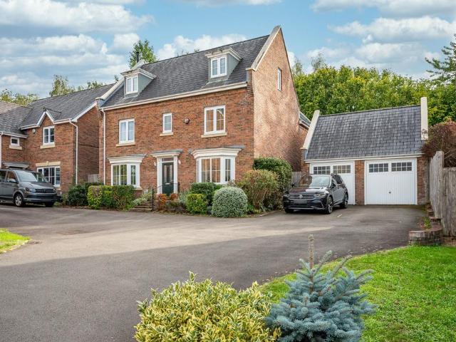 5 bedroom detached house for sale