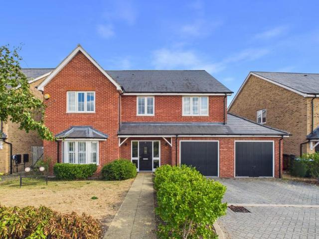 5 bedroom detached house for sale