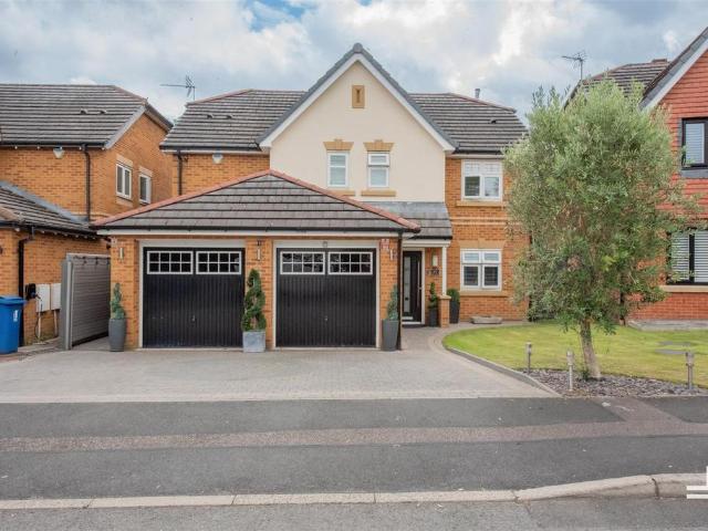 5 bedroom detached house for sale