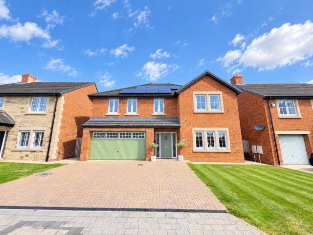 5 bedroom detached house for sale