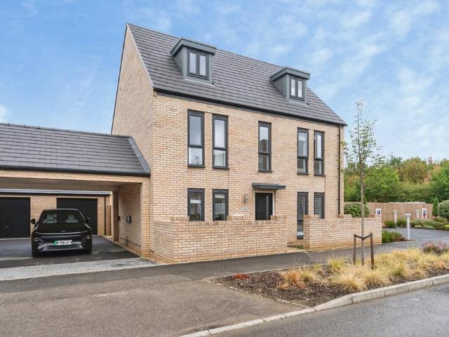 5 bedroom detached house for sale